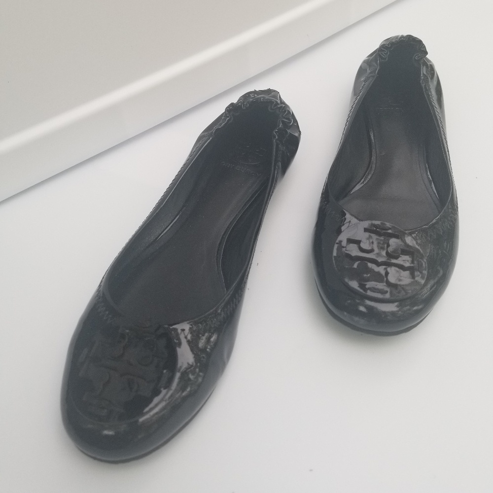 Black ballet flats